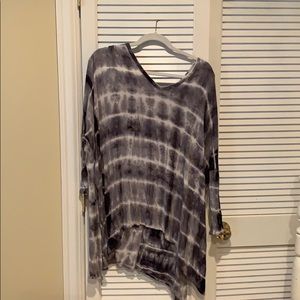 Gray/charcoal/white printed shirt